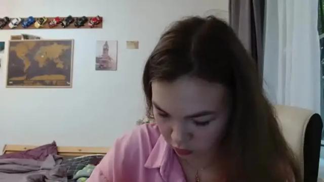 Image 2 of glitter_doll Stream on Chaturbate on 4 months ago