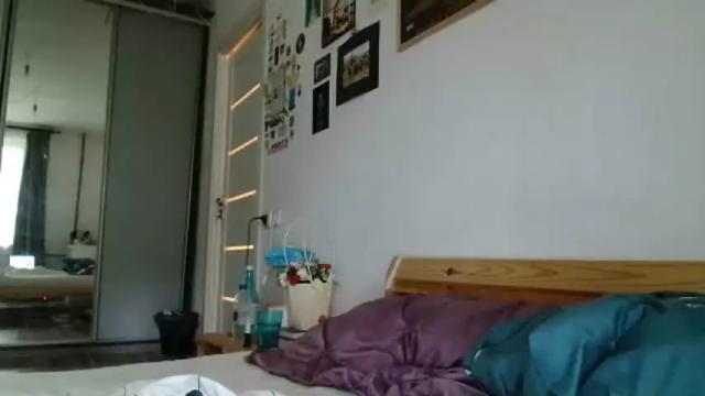 Image 3 of glitter_doll Stream on Chaturbate on 4 months ago