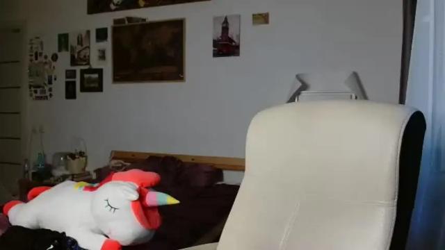 Image 2 of glitter_doll Stream on Chaturbate on 4 months ago