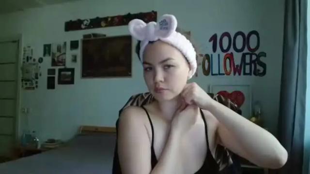 Image 2 of glitter_doll Stream on Chaturbate on 4 months ago