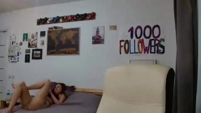 Image 10 of glitter_doll Stream on Chaturbate on 4 months ago