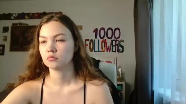 Image 2 of glitter_doll Stream on Chaturbate on 4 months ago