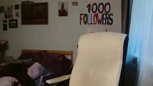 Image 10 of glitter_doll Stream on Chaturbate on 4 months ago