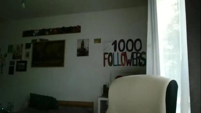 Image 12 of glitter_doll Stream on Chaturbate on 3 months ago