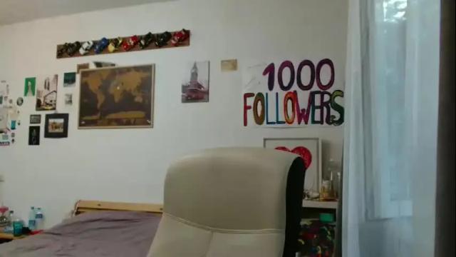 Image 2 of glitter_doll Stream on Chaturbate on 3 months ago