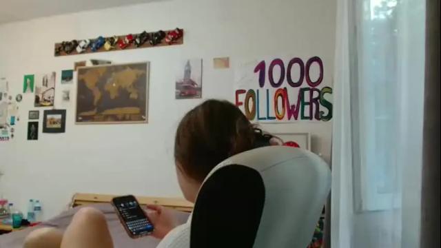 Image 3 of glitter_doll Stream on Chaturbate on 3 months ago