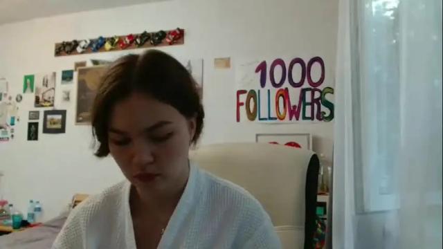 Image 4 of glitter_doll Stream on Chaturbate on 3 months ago