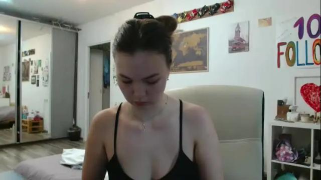 Image 12 of glitter_doll Stream on Chaturbate on 3 months ago