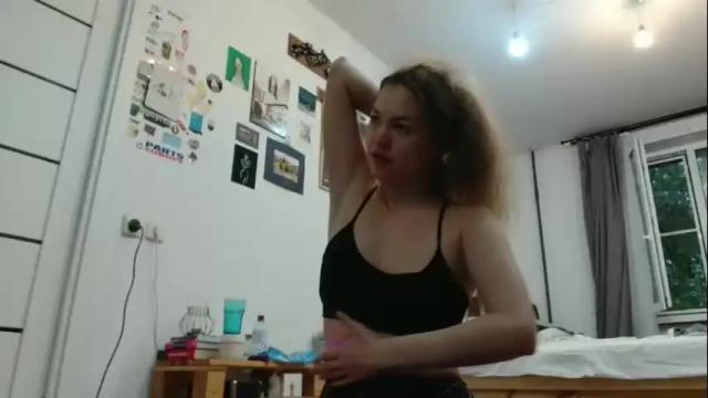 Image 8 of glitter_doll Stream on Chaturbate on 3 months ago