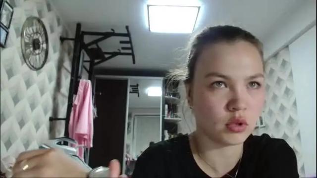 Image 11 of glitter_doll Stream on Chaturbate on 3 months ago