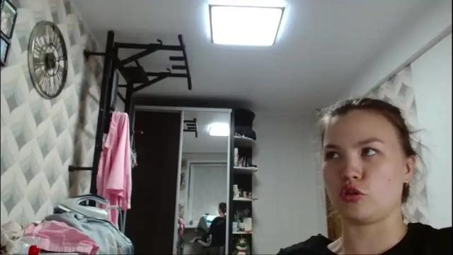 Image 4 of glitter_doll Stream on Chaturbate on 3 months ago
