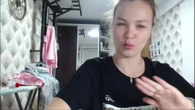 Image 8 of glitter_doll Stream on Chaturbate on 3 months ago