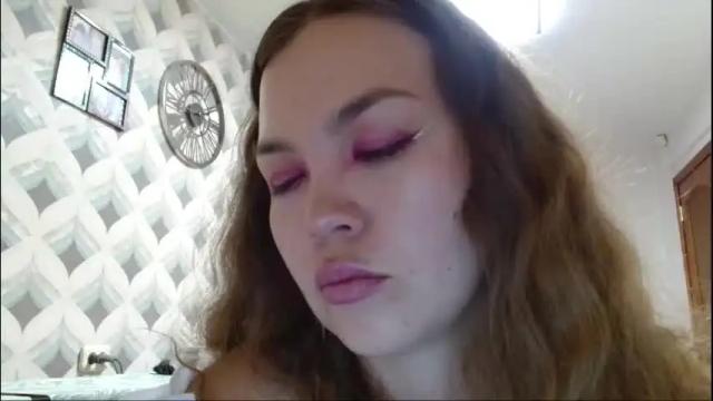 Image 11 of glitter_doll Stream on Chaturbate on 2 months ago