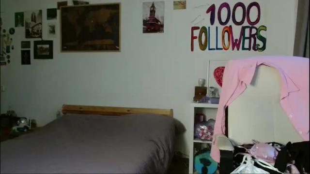 Image 3 of glitter_doll Stream on Chaturbate on 1 month ago