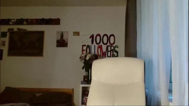 Image 3 of glitter_doll Stream on Chaturbate on 1 month ago