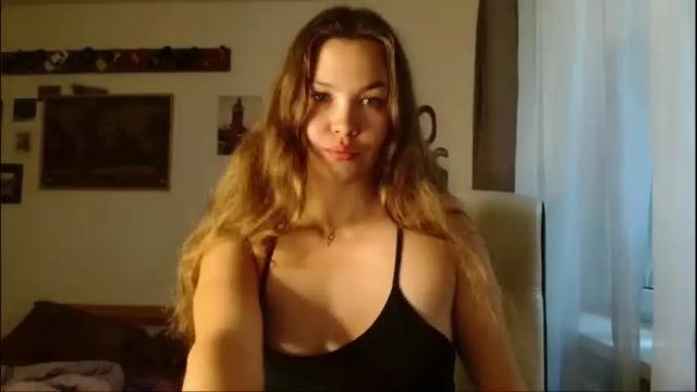 Image 7 of glitter_doll Stream on Chaturbate on 1 month ago