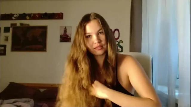 Image 8 of glitter_doll Stream on Chaturbate on 1 month ago