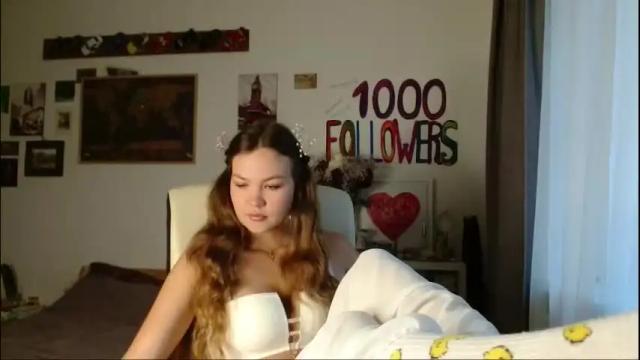 Image 4 of glitter_doll Stream on Chaturbate on 1 month ago