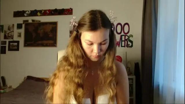 Image 6 of glitter_doll Stream on Chaturbate on 1 month ago