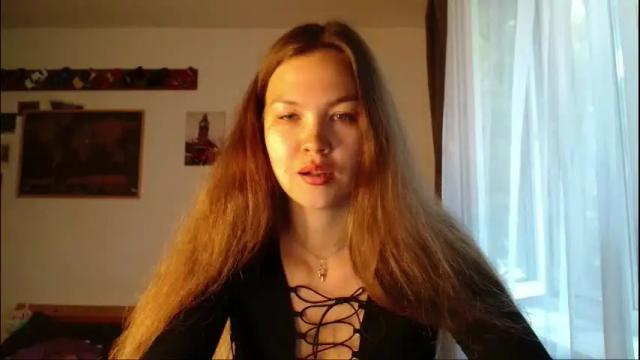 Image 11 of glitter_doll Stream on Chaturbate on 1 month ago