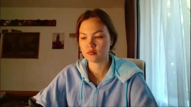 Image 2 of glitter_doll Stream on Chaturbate on 1 month ago
