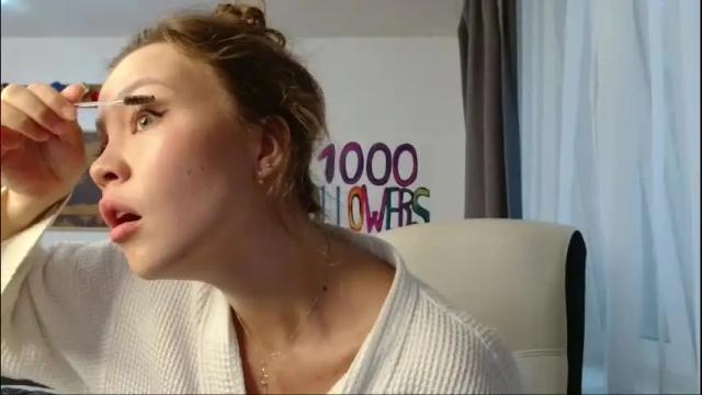 Image 2 of glitter_doll Stream on Chaturbate on 29 days ago
