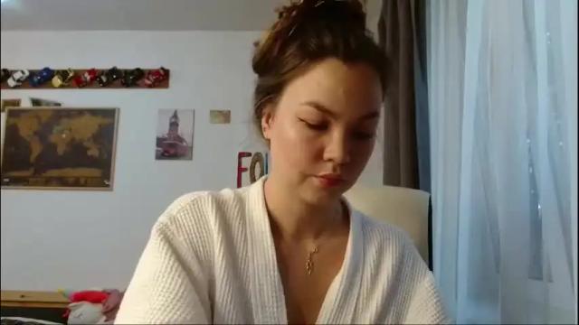 Image 3 of glitter_doll Stream on Chaturbate on 29 days ago