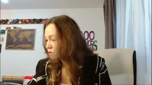 Image 6 of glitter_doll Stream on Chaturbate on 29 days ago