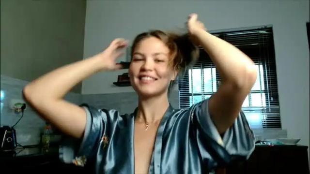 Image 8 of glitter_doll Stream on Chaturbate on 19 hours ago