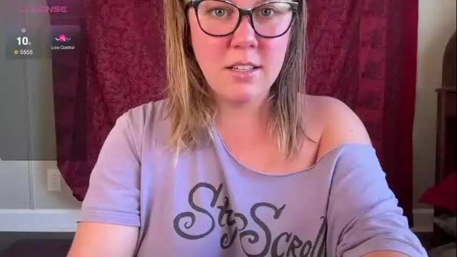 Thumbnail 1, glitterkitty_108's Stream at Chaturbate, 2 months ago