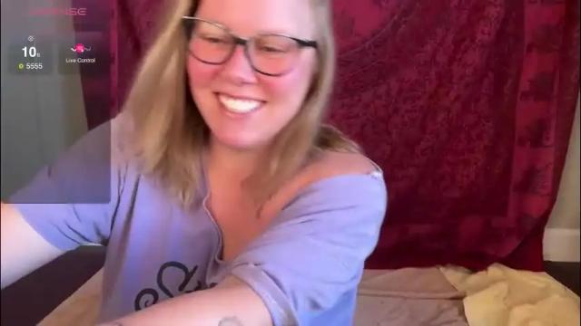 Image 2 of glitterkitty_108 Stream on Chaturbate on 2 months ago