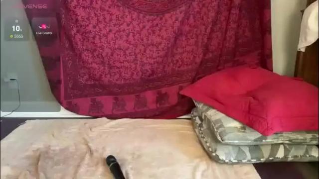 Image 11 of glitterkitty_108 Stream on Chaturbate on 2 months ago