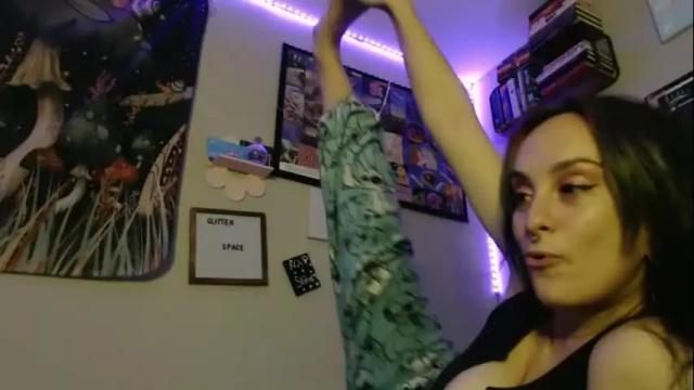 Image 7 of glitterspace Stream on Chaturbate on 4 months ago