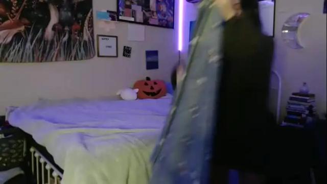 Image 3 of glitterspace Stream on Chaturbate on 4 months ago