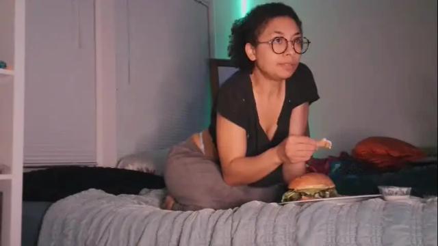 Image 4 of glizzyhotcakes Stream on Chaturbate on 22 days ago