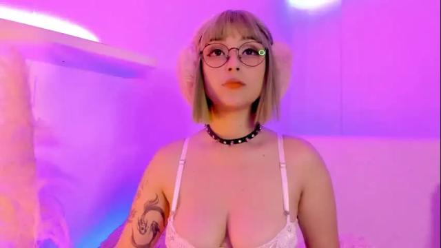 Image 2 of gloomydoll Stream on Chaturbate on 3 days ago