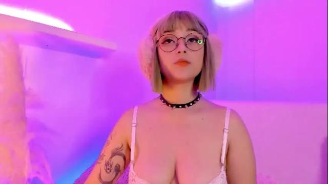 Image 7 of gloomydoll Stream on Chaturbate on 3 days ago