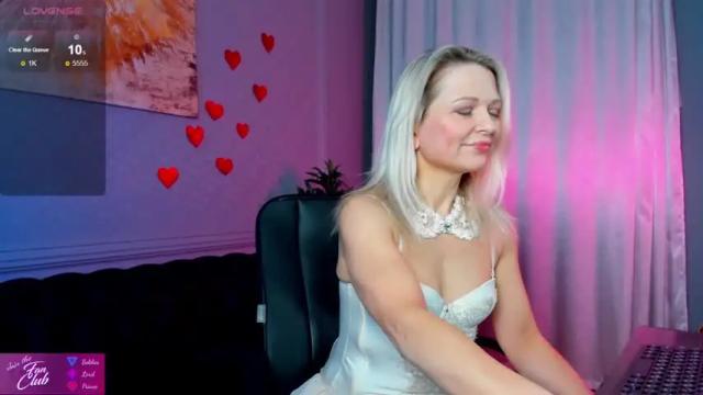 Image 11 of gloria_lovely Stream on Chaturbate on 15 months ago