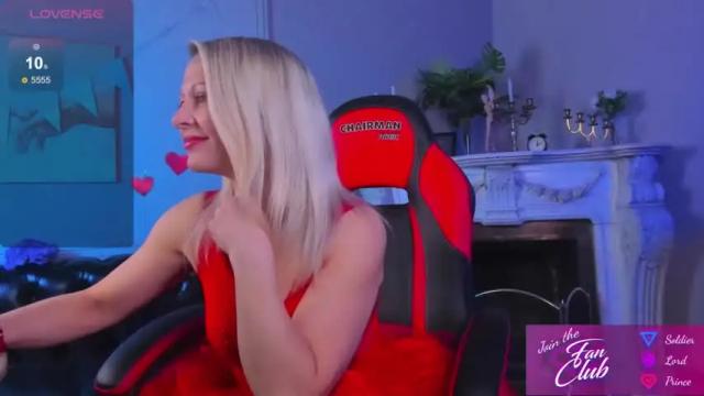 Image 12 of gloria_lovely Stream on Chaturbate on 15 months ago