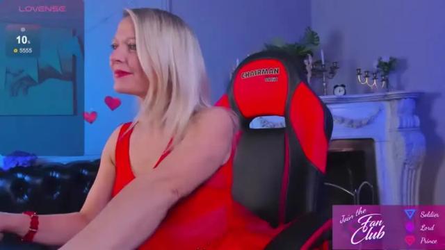 Image 4 of gloria_lovely Stream on Chaturbate on 15 months ago