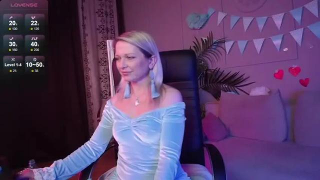 Image 3 of gloria_lovely Stream on Chaturbate on 15 months ago