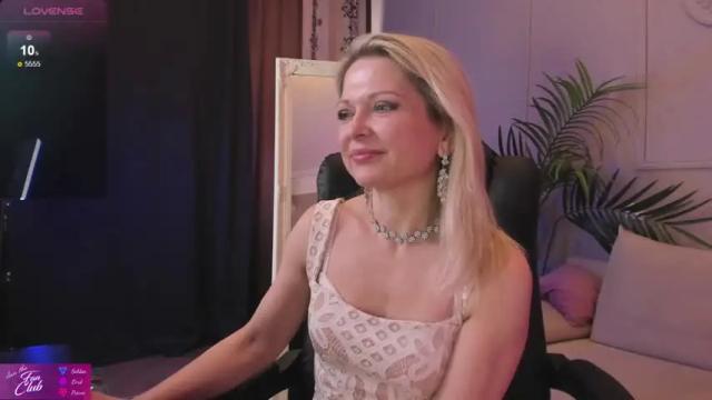 Image 10 of gloria_lovely Stream on Chaturbate on 14 months ago