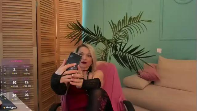 Image 7 of gloria_lovely Stream on Chaturbate on 1 month ago