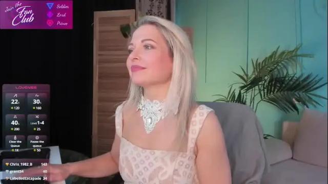 Image 12 of gloria_lovely Stream on Chaturbate on 1 month ago