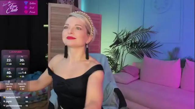 Image 11 of gloria_lovely Stream on Chaturbate on 19 days ago