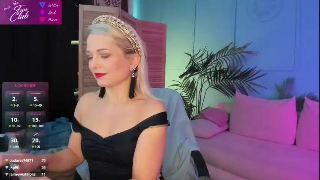 Image 12 of gloria_lovely Stream on Chaturbate on 19 days ago