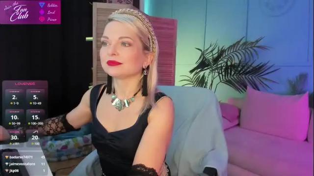 Image 6 of gloria_lovely Stream on Chaturbate on 19 days ago