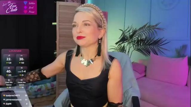 Image 7 of gloria_lovely Stream on Chaturbate on 19 days ago