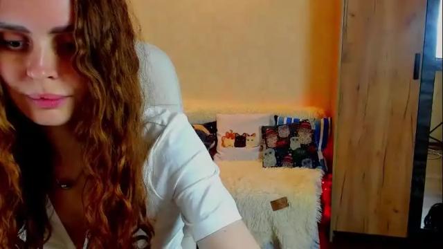 Image 2 of gloria_wood Stream on Chaturbate on 27 days ago