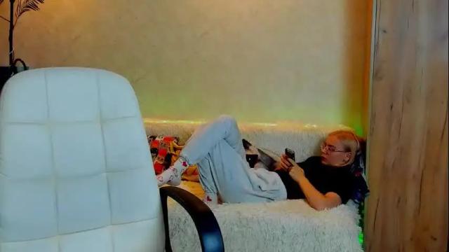 Image 4 of gloria_wood Stream on Chaturbate on 9 days ago